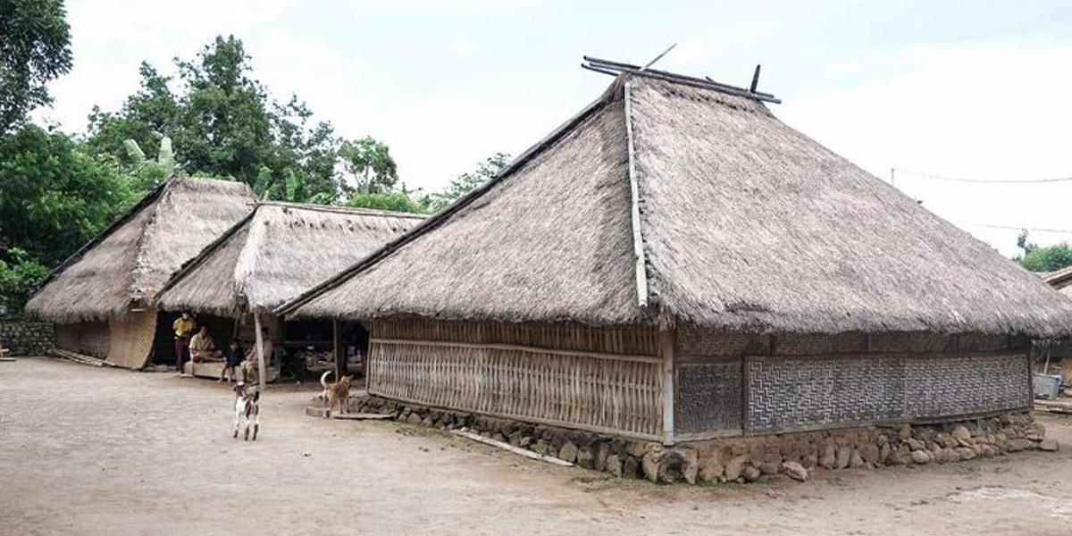 Rumah Tradisional Masyarakat Desa Wisata Senaru Lombok Utara