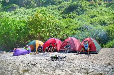 Camping di Pantai Sandro Pole, Sumbawa